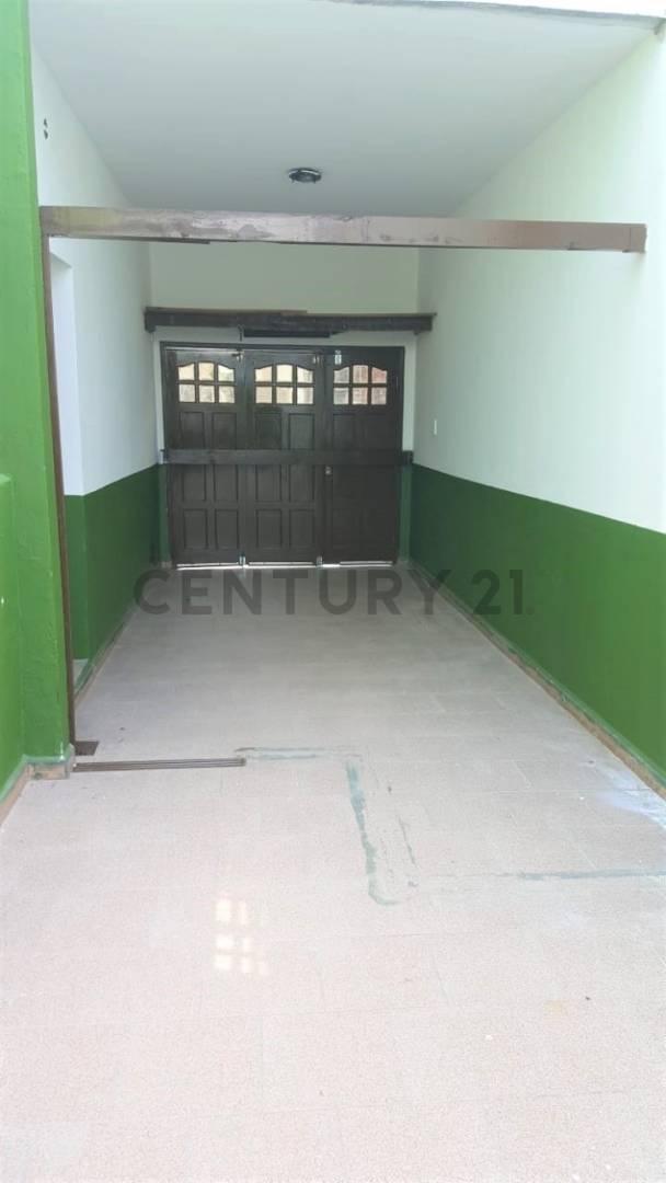 Foto de Impecable Casa en Bernal Oeste | 3 Ambientes con Terraza y Cochera |, imagen 4
