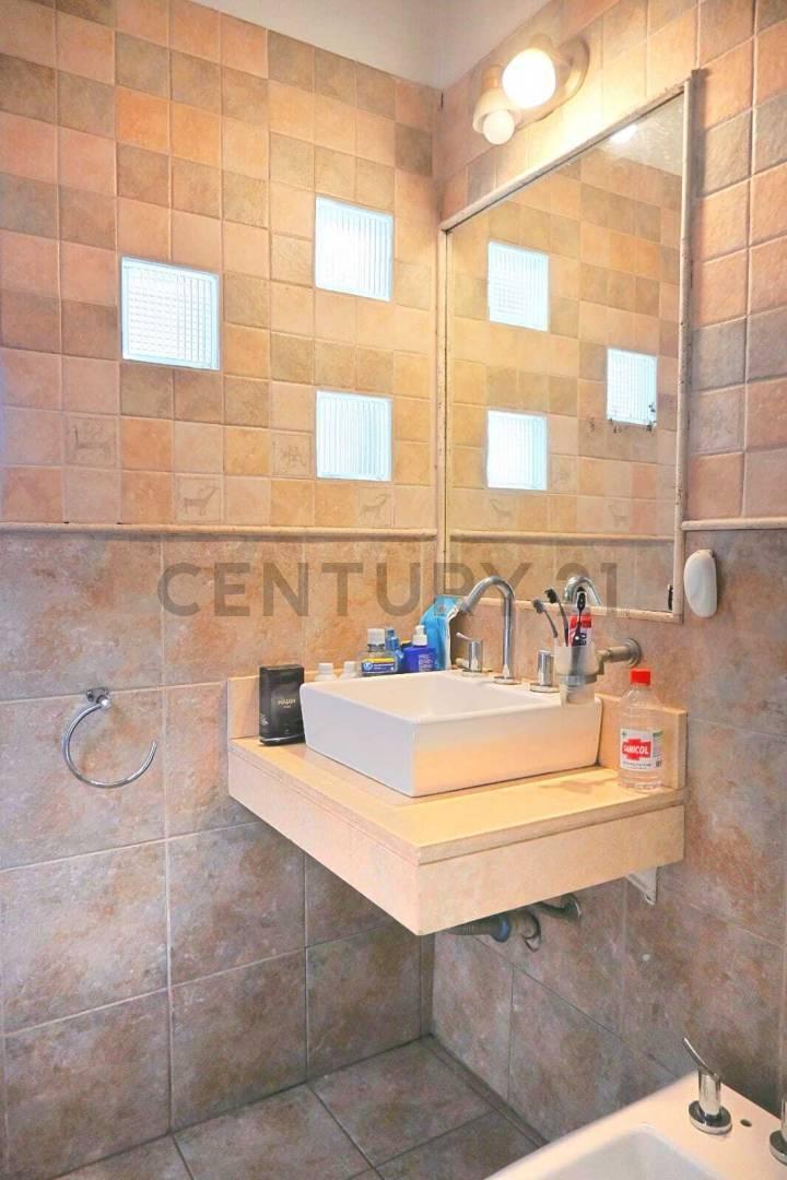 Foto de VENTA DE CASA 4 AMBIENTES EN BANFIELD - LOMAS DE ZAMORA, imagen 2