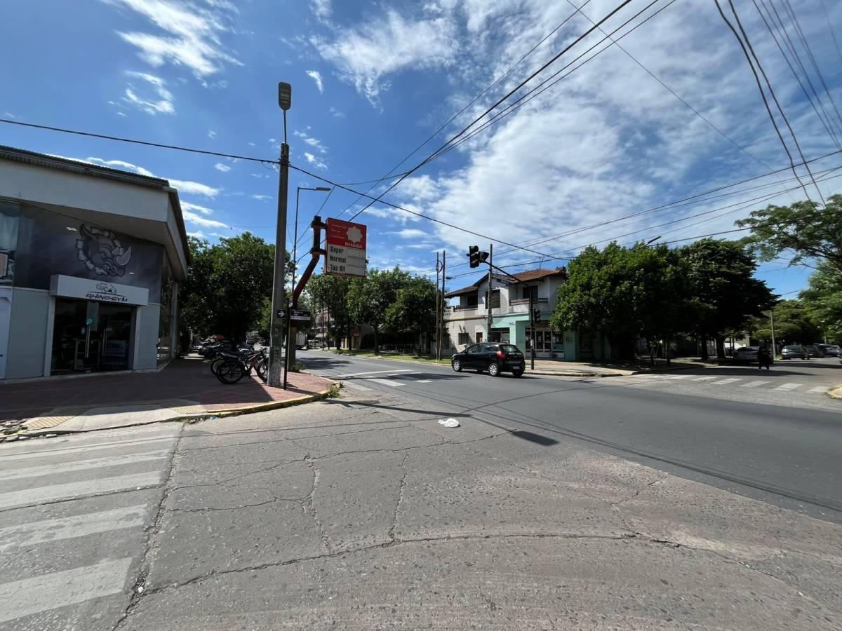 Foto de VENTA DE CASA A RECICLAR EN BANFIELD, imagen 4