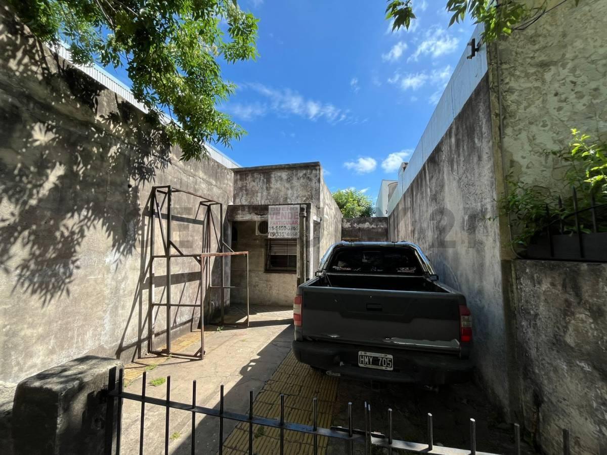 Foto de VENTA DE CASA A RECICLAR EN BANFIELD, imagen 2