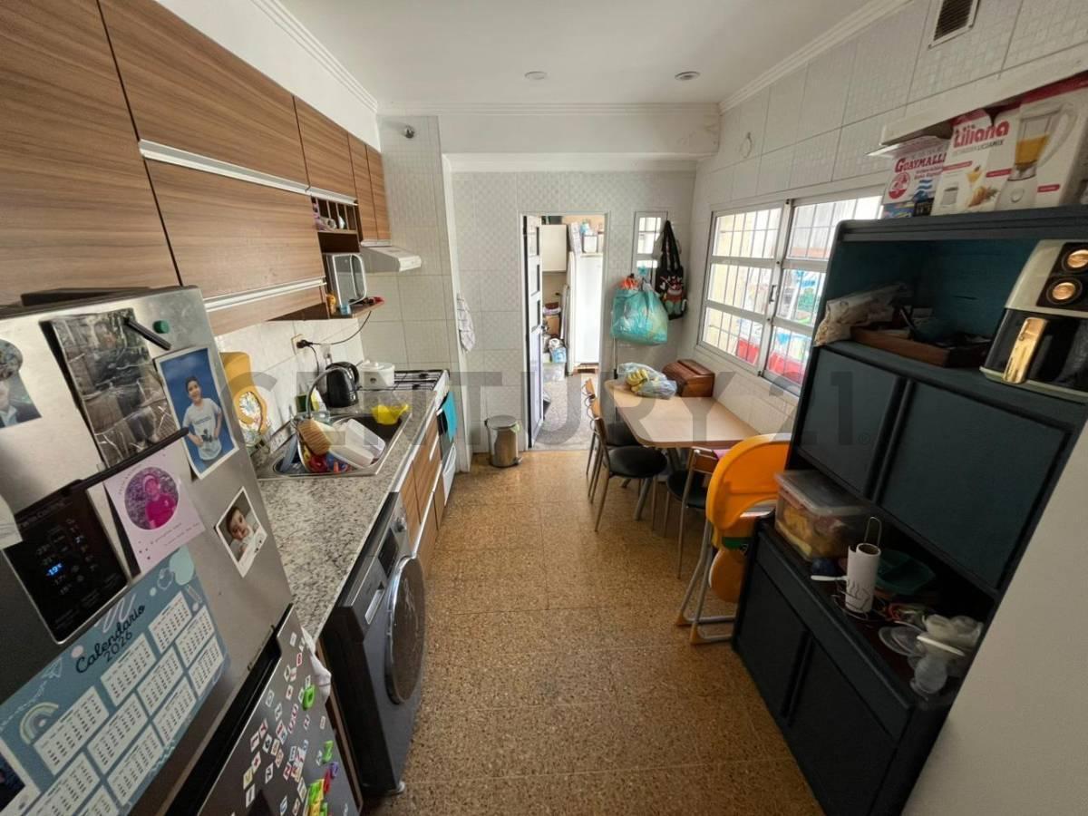 Foto de VENTA PH 4 AMBIENTES EN PARQUE AVELLANEDA CON PATIO Y COCHERA, imagen 4