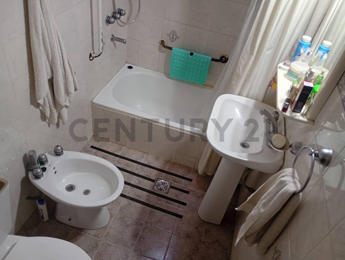 Foto de CASA CON PH EN VENTA EN LOMAS, imagen 3