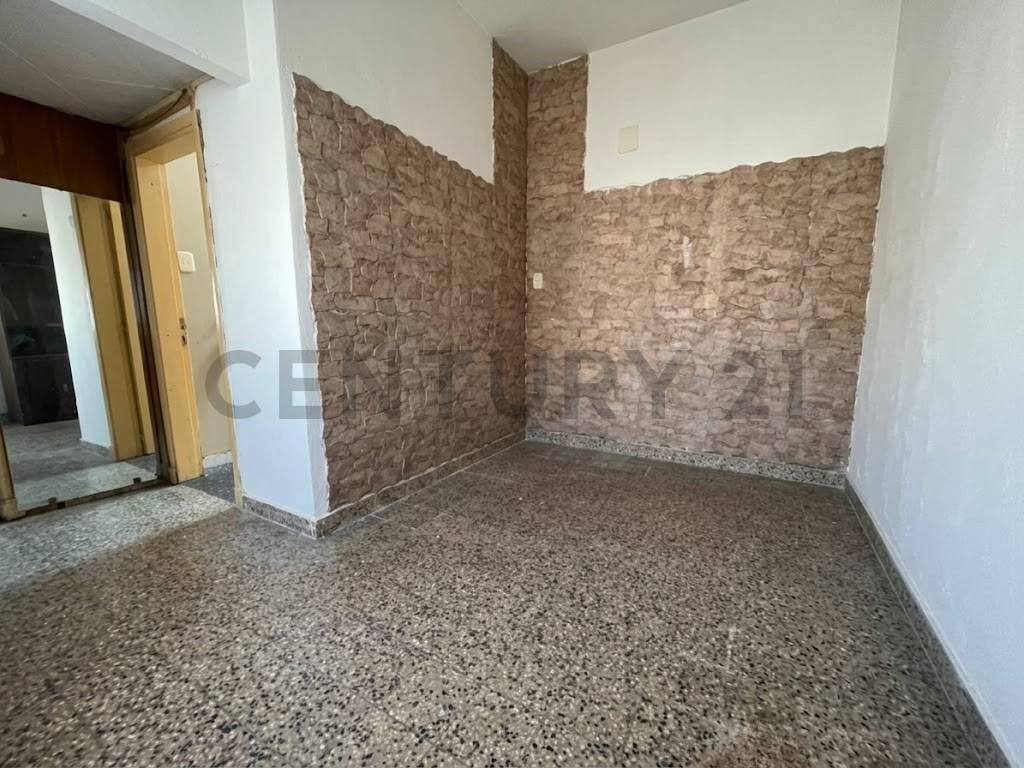 Foto de PH Tipo Casa 5 Ambientes en Venta con Cochera Doble y Fondo – Llavallol, imagen 2