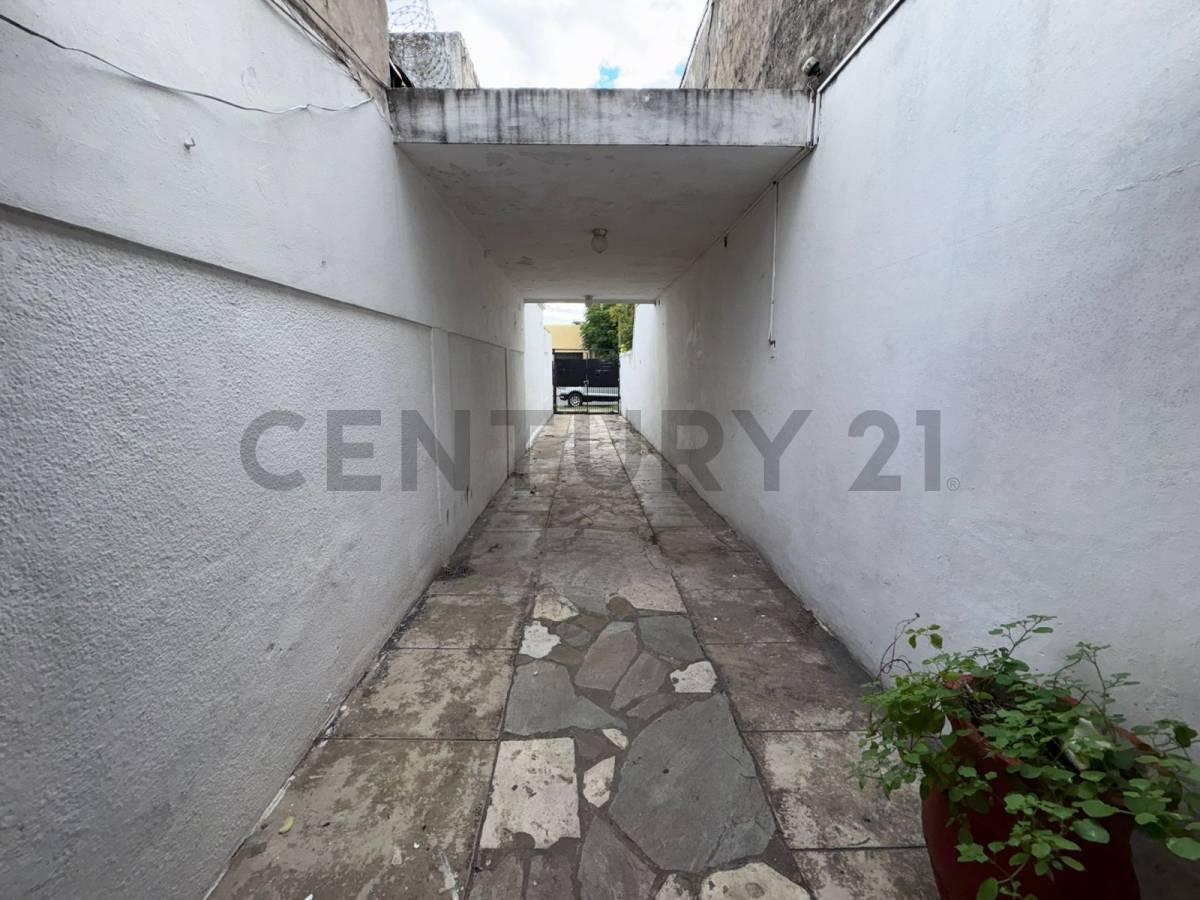 Foto de PH Tipo Casa 5 Ambientes en Venta con Cochera Doble y Fondo – Llavallol, imagen 3