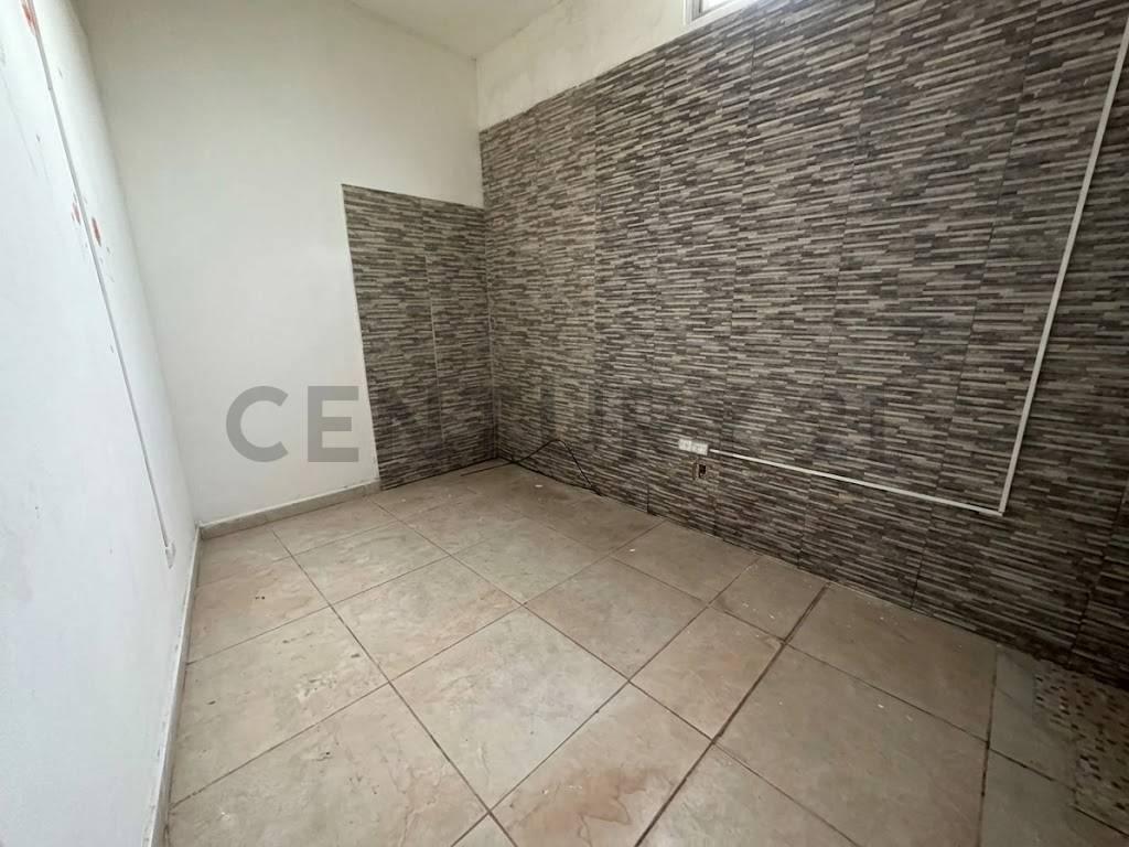Foto de PH Tipo Casa 5 Ambientes en Venta con Cochera Doble y Fondo – Llavallol, imagen 5