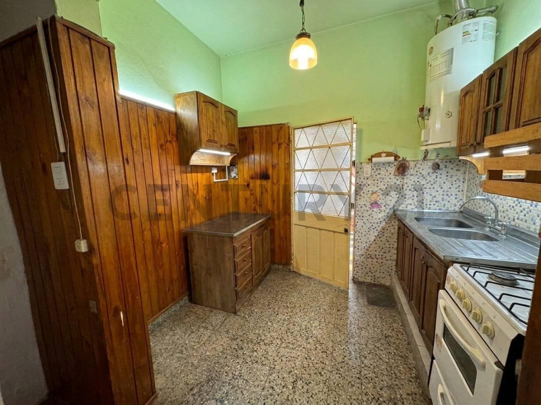 Foto de PH Tipo Casa 5 Ambientes en Venta con Cochera Doble y Fondo – Llavallol, imagen 4