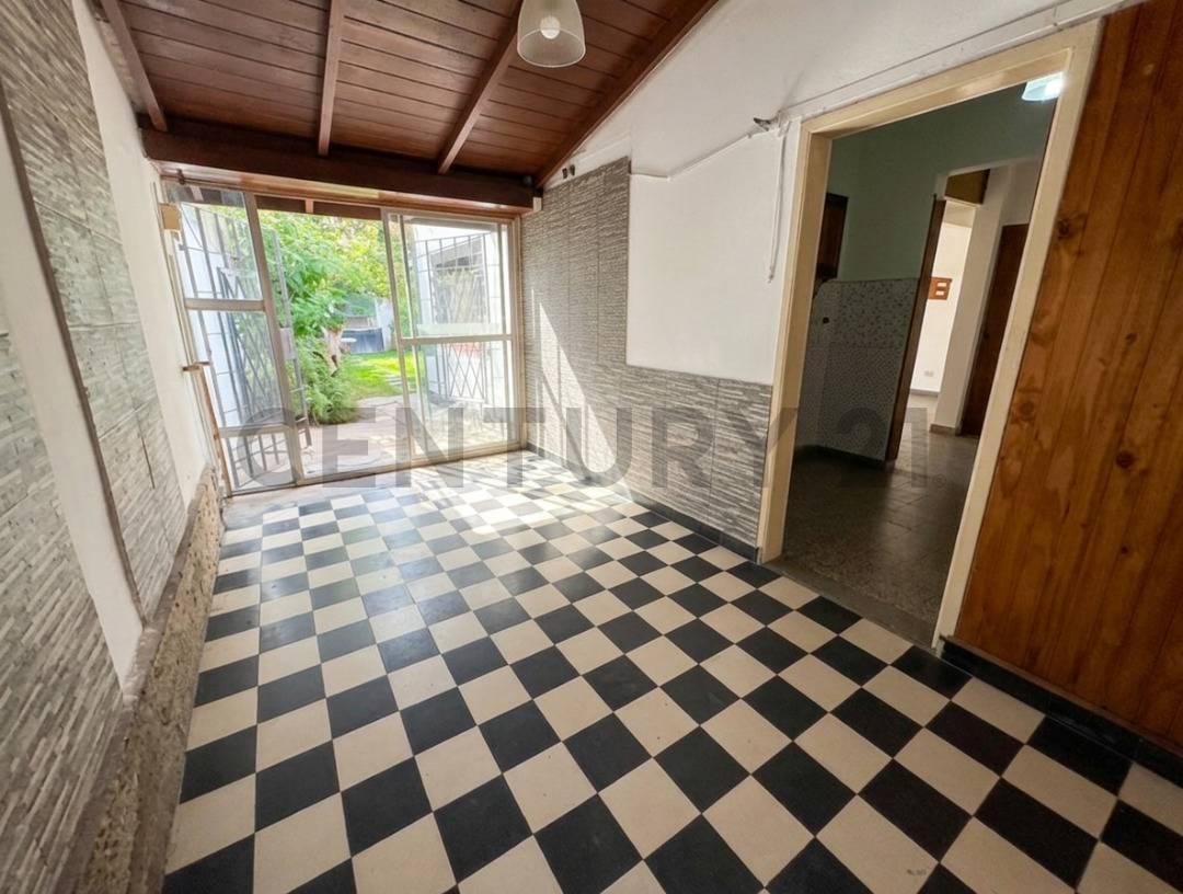 Foto de PH Tipo Casa 5 Ambientes en Venta con Cochera Doble y Fondo – Llavallol, imagen 1