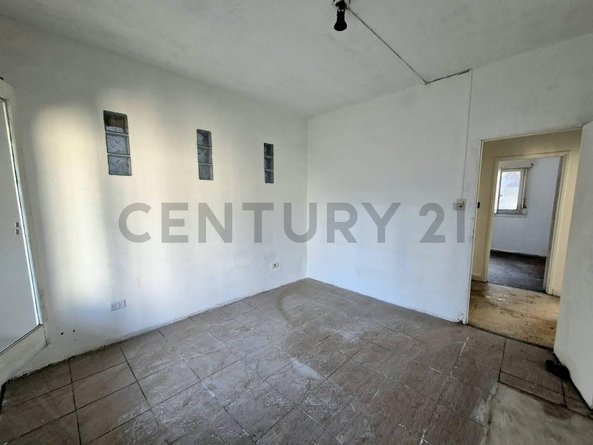 Foto de Venta PH 3 ambientes con patio Lanús oeste, a refaccionar., imagen 2