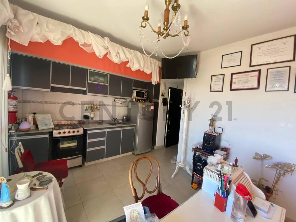 Foto de VENTA – DEPARTAMENTO 2 AMBIENTES AL FRENTE CON BALCÓN | LANÚS OESTE, imagen 2