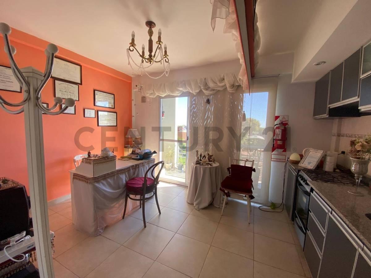 Foto de VENTA – DEPARTAMENTO 2 AMBIENTES AL FRENTE CON BALCÓN | LANÚS OESTE, imagen 1