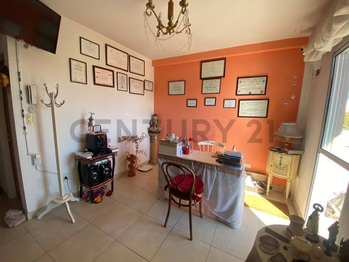 Foto de VENTA – DEPARTAMENTO 2 AMBIENTES AL FRENTE CON BALCÓN | LANÚS OESTE, imagen 3