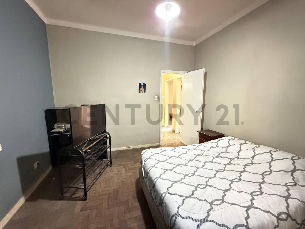 Foto de CASA EN VENTA 5 AMBIENTES CON PATIO Y GARAJE EN REMEDIOS DE ESCALADA, imagen 4