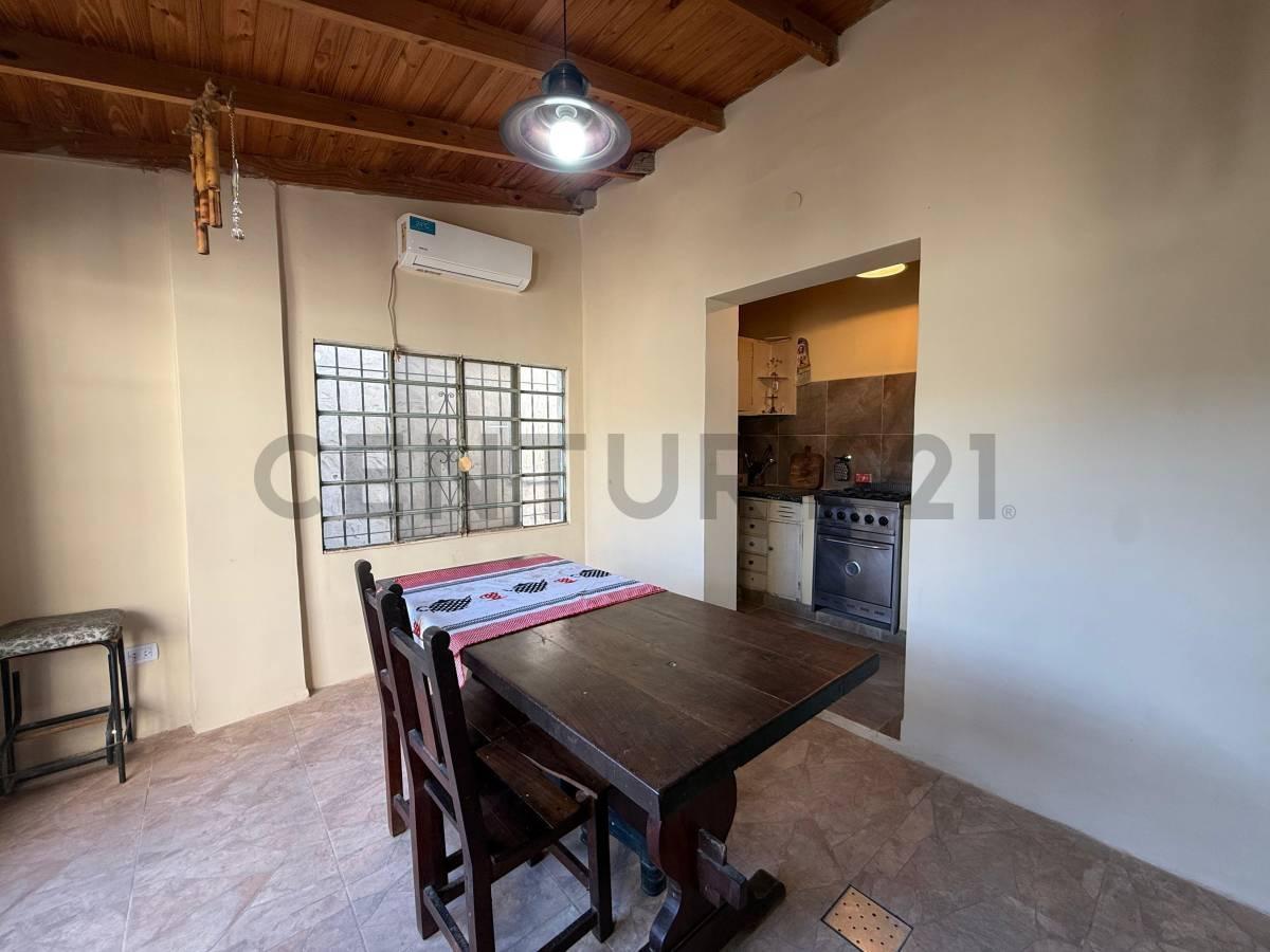 Foto de CASA EN VENTA 5 AMBIENTES CON PATIO Y GARAJE EN REMEDIOS DE ESCALADA, imagen 5