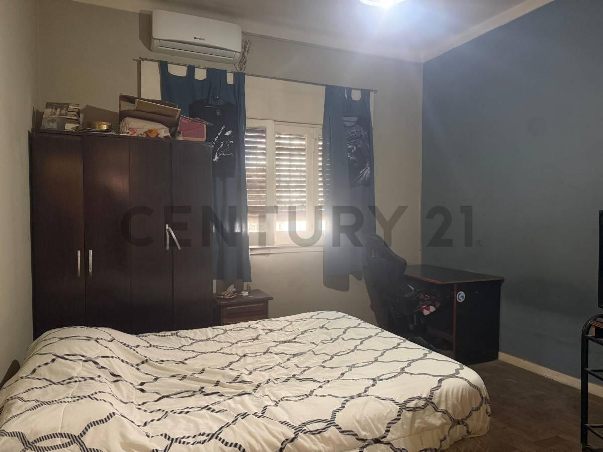 Foto de CASA EN VENTA 5 AMBIENTES CON PATIO Y GARAJE EN REMEDIOS DE ESCALADA, imagen 3