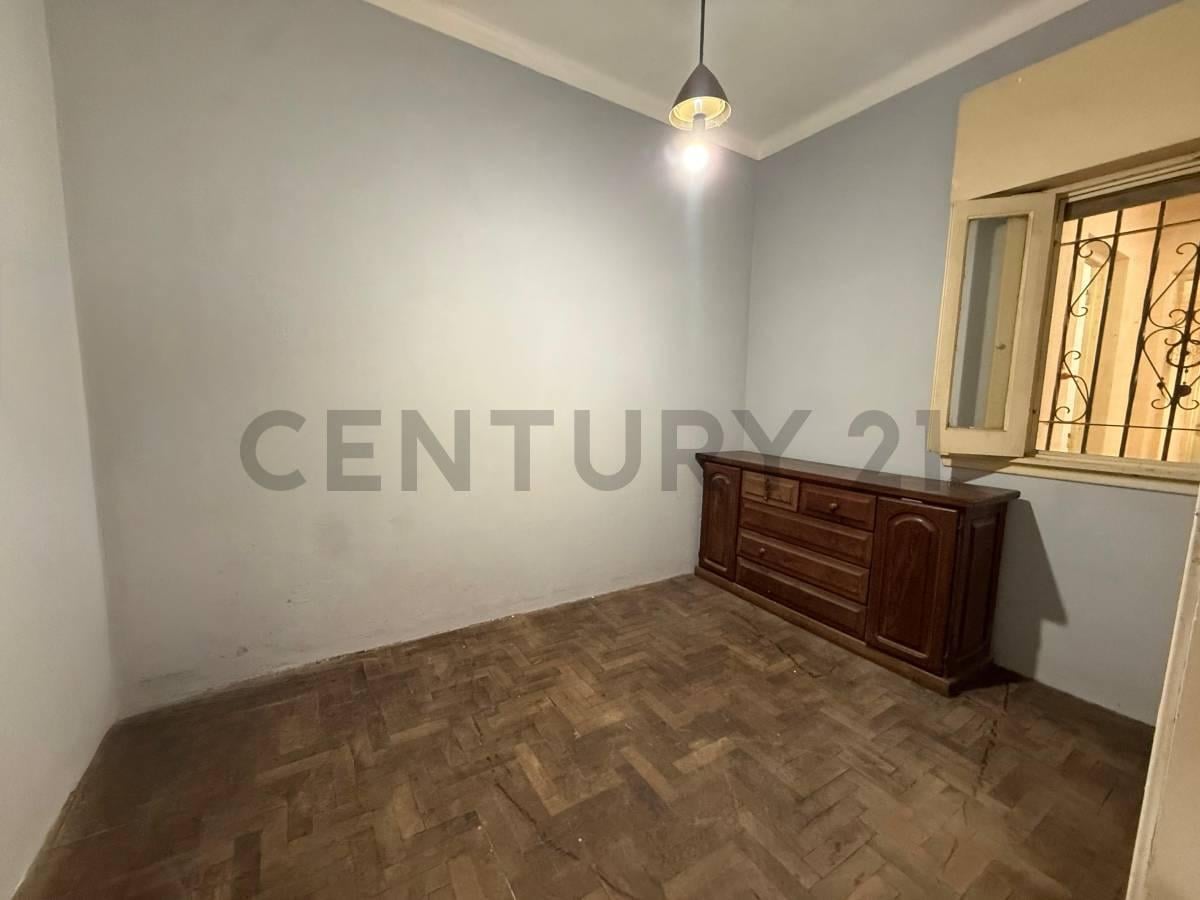 Foto de CASA EN VENTA 5 AMBIENTES CON PATIO Y GARAJE EN REMEDIOS DE ESCALADA, imagen 2