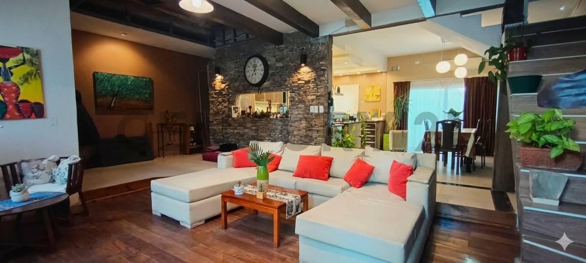 Foto de Chalet 7 Ambientes con Jardín interno en Lomas de Zamora, imagen 3