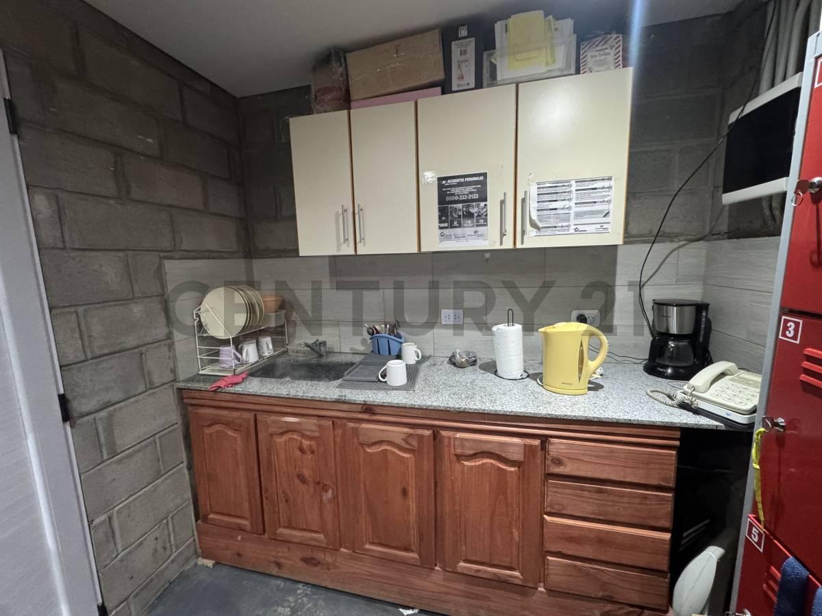 Foto de Venta de importante GALPON EN BURZACO, imagen 2