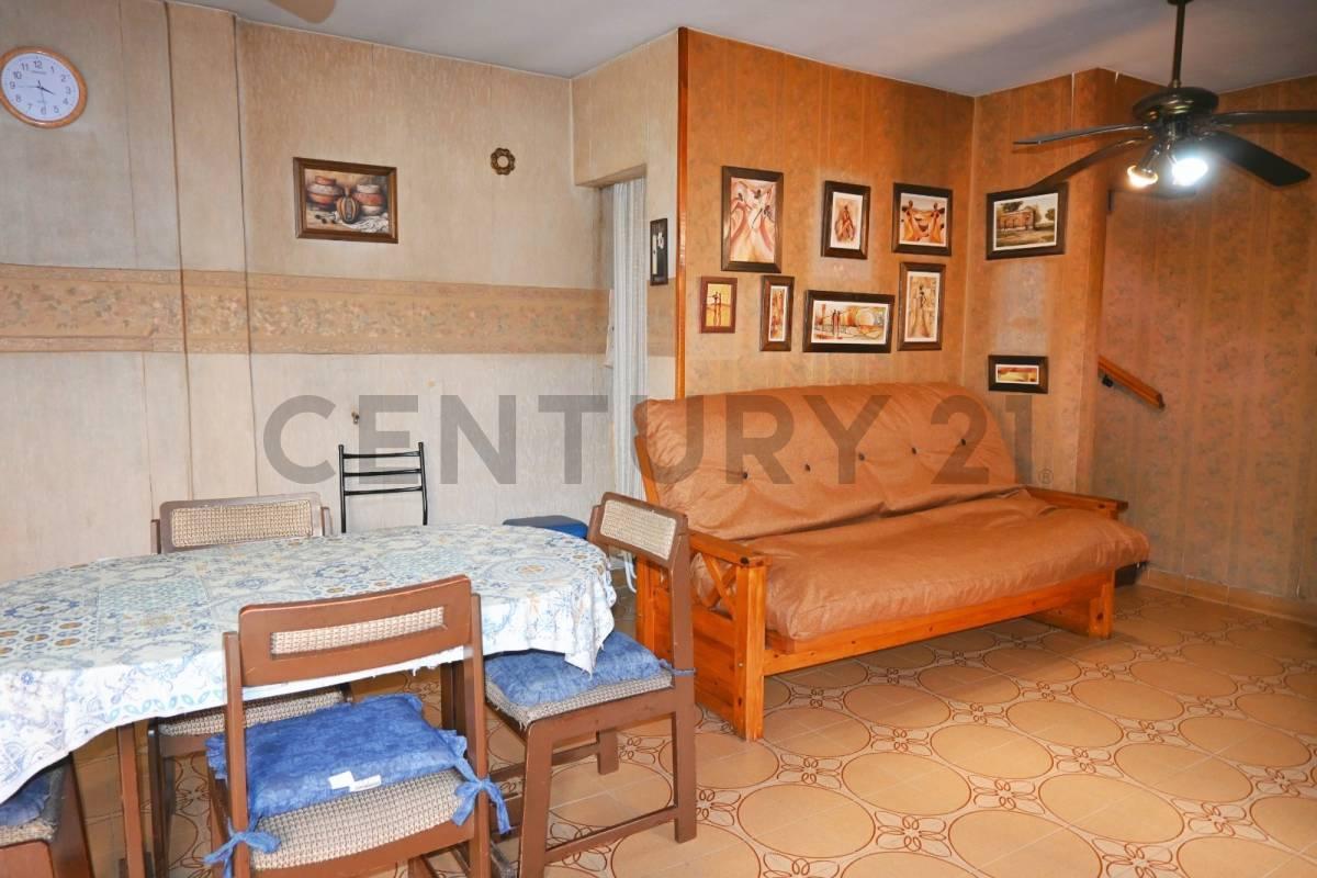 Foto de Venta PH 4 ambientes con cochera y patio sin expensas Lomas de Zamora, imagen 2