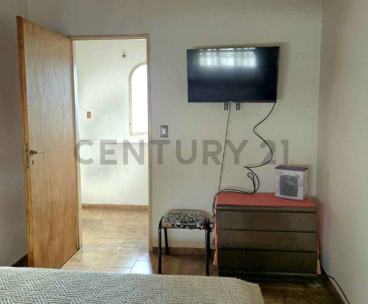 Foto de Venta PH 4 ambientes con cochera y patio sin expensas Lomas de Zamora, imagen 5