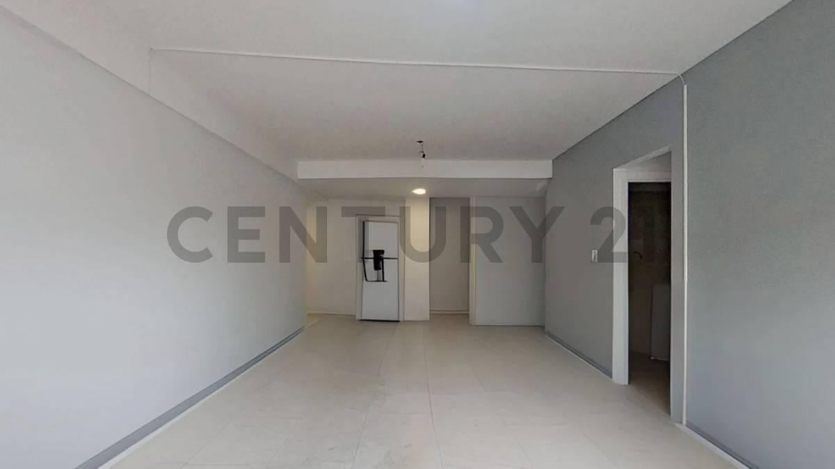 Foto de Venta departamento 2 ambientes con balcon sobre Hipólito Yrigoyen, imagen 2