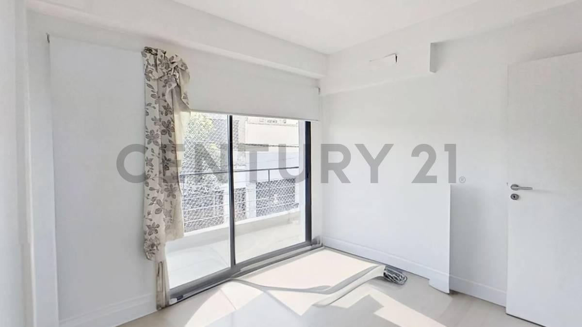 Foto de Venta departamento 2 ambientes con balcon sobre Hipólito Yrigoyen, imagen 4