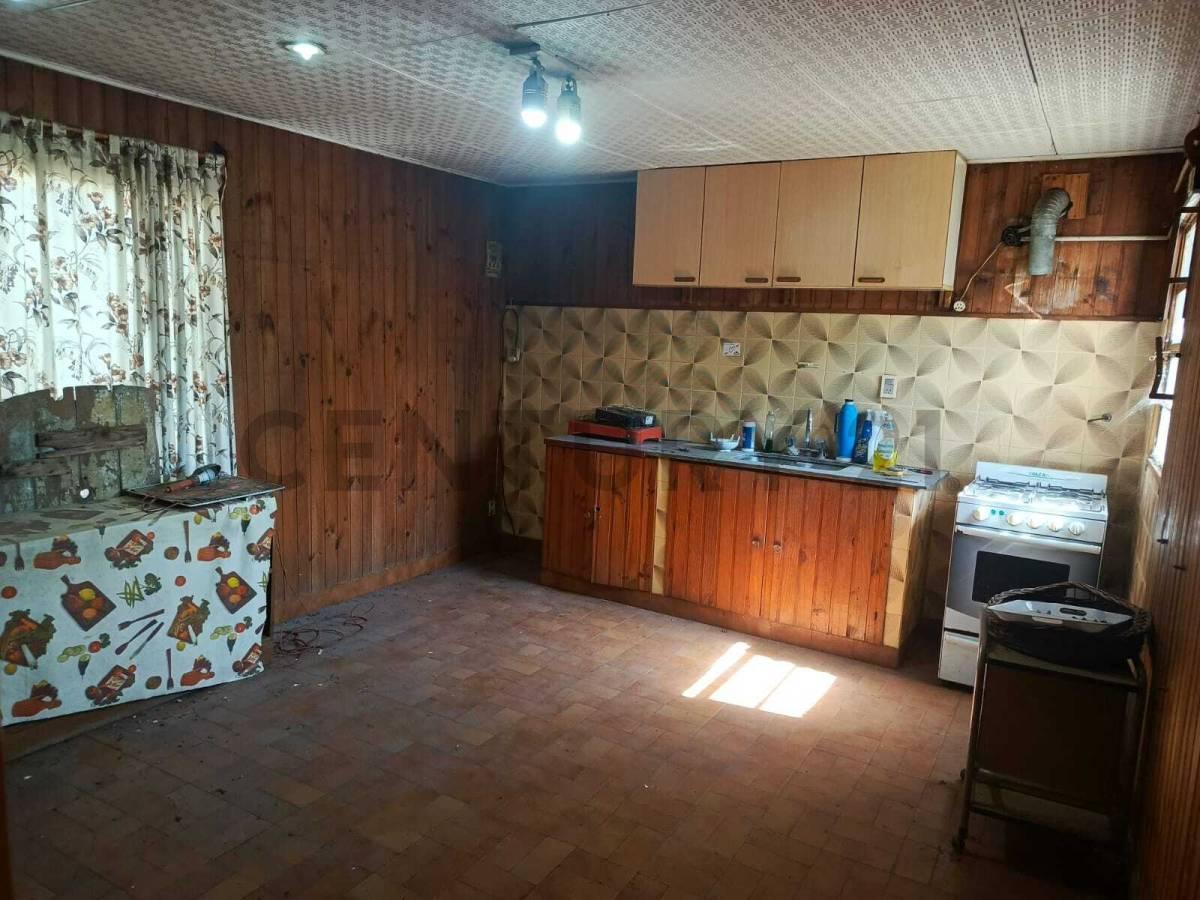 Foto de VENTA CASA 3 AMBIENTES CON COCHERA A RECICLAR, imagen 2