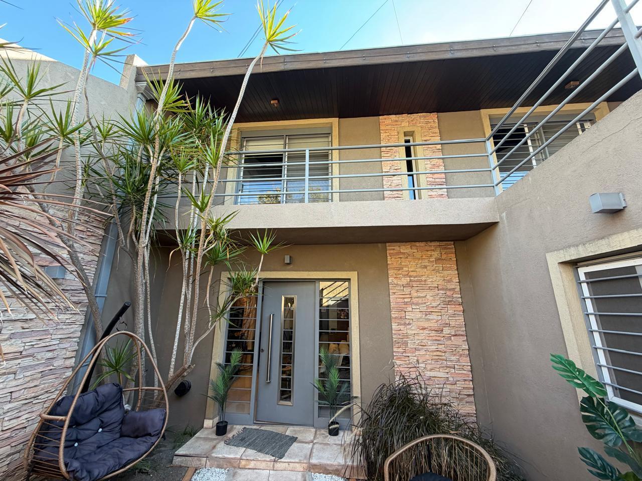 Foto de Casa 4 ambientes en venta Lanus Este, imagen 1