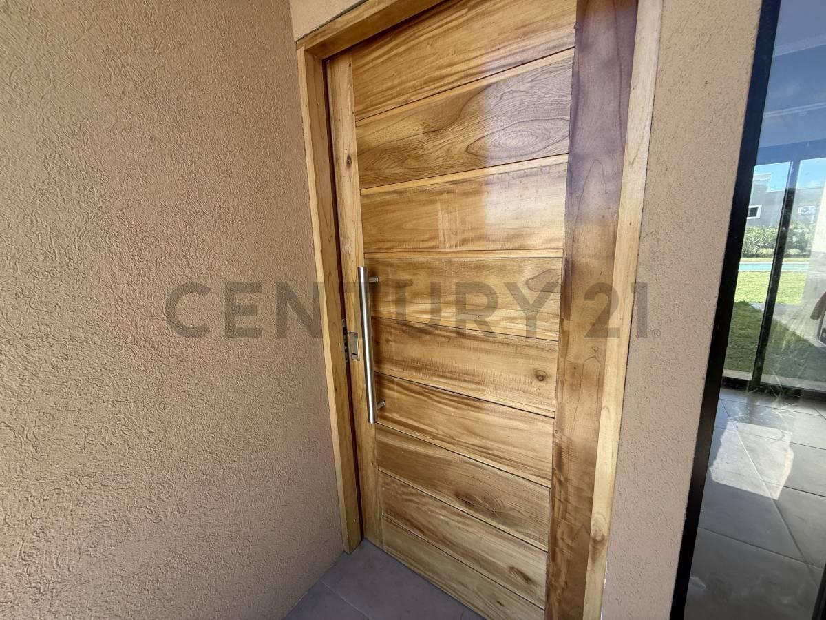 Foto de VENTA CASA 4 AMBIENTES BARRIO SANTA CLARA AL SUR, imagen 2
