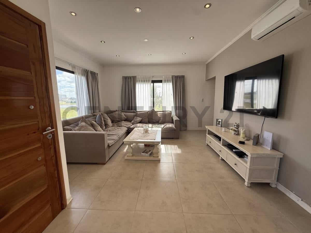 Foto de VENTA CASA 4 AMBIENTES BARRIO SANTA CLARA AL SUR, imagen 3