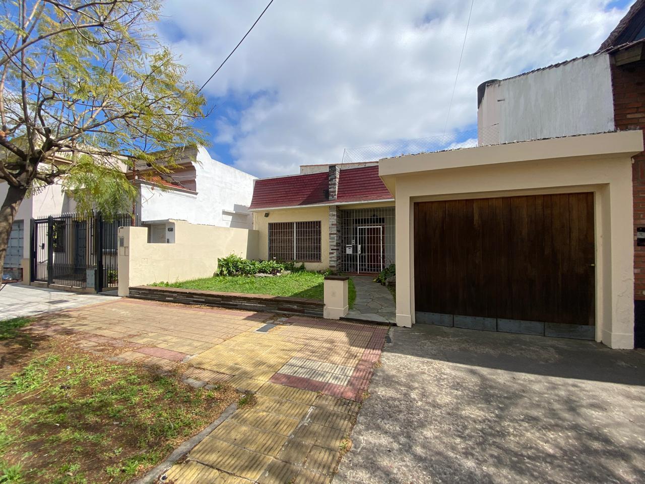 Foto de CASA EN VENTA DE 4 AMBIENTES + GARAGE + DEPTO DE 3 AMBIENTES REMEDIOS, imagen 1