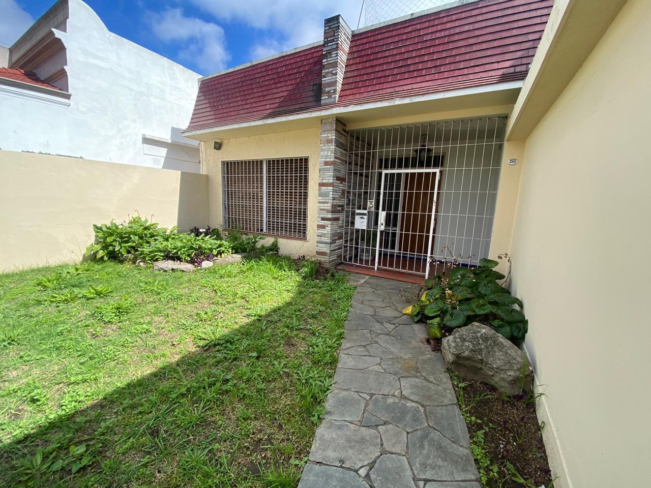 Foto de CASA EN VENTA DE 4 AMBIENTES + GARAGE + DEPTO DE 3 AMBIENTES REMEDIOS, imagen 3