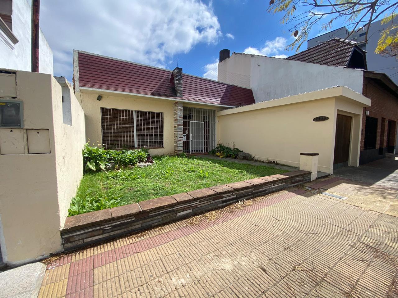 Foto de CASA EN VENTA DE 4 AMBIENTES + GARAGE + DEPTO DE 3 AMBIENTES REMEDIOS, imagen 2