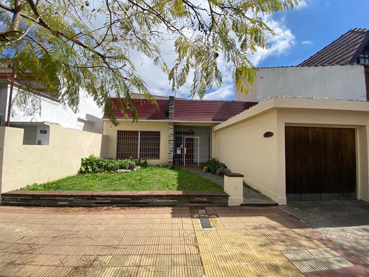 Foto de CASA EN VENTA DE 4 AMBIENTES + GARAGE + DEPTO DE 3 AMBIENTES REMEDIOS, imagen 4