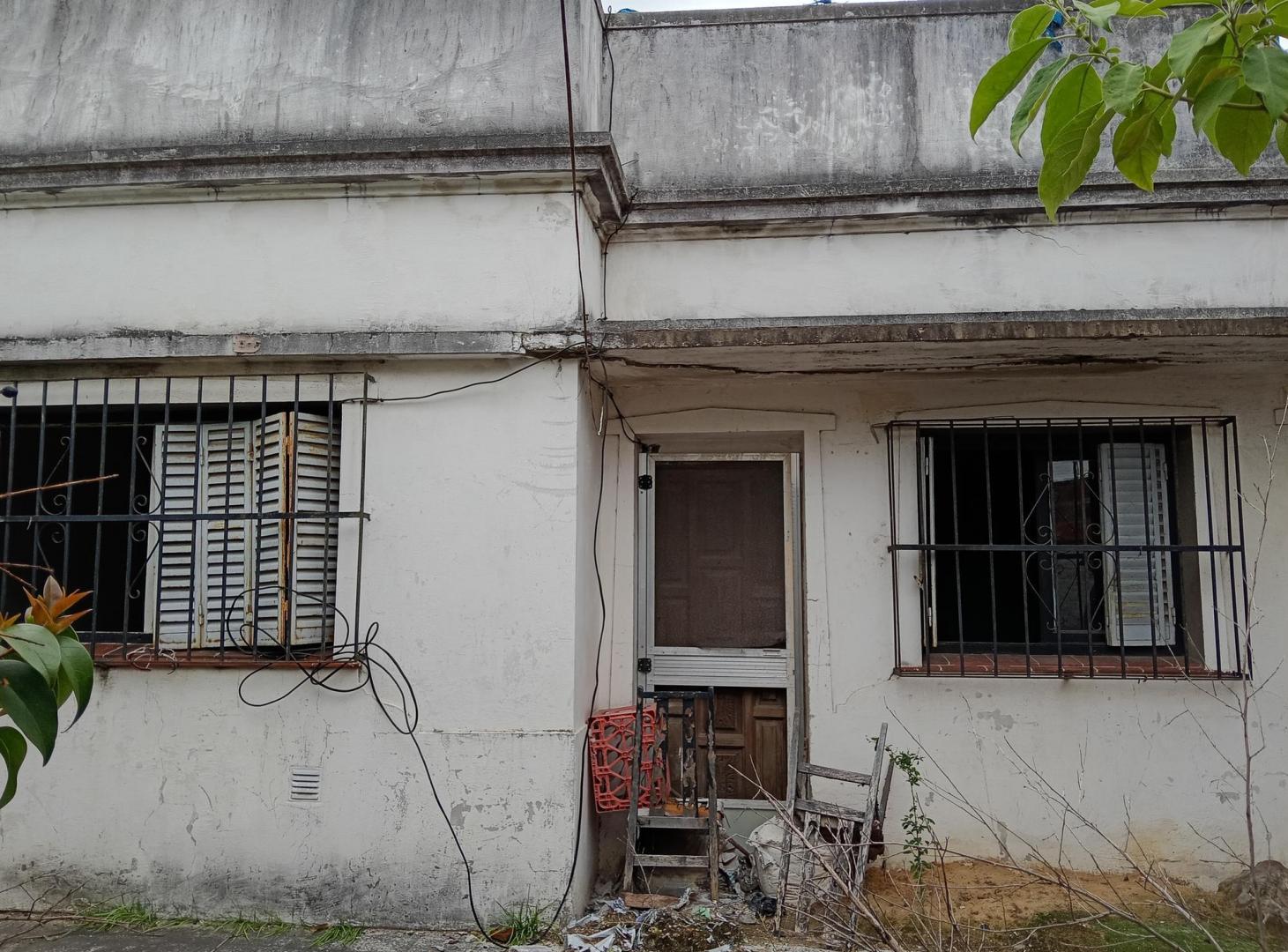 Foto de CASA 3 AMBIENTES A RECICLAR O DEMOLER | LOTE PROPIO | EXCELENTE, imagen 3