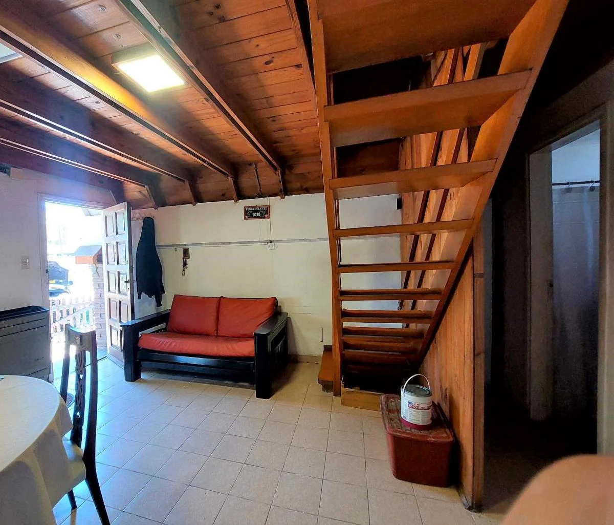 Venta - Casa Alpina con Departamento Al Fondo - Santa Clara del Mar 3