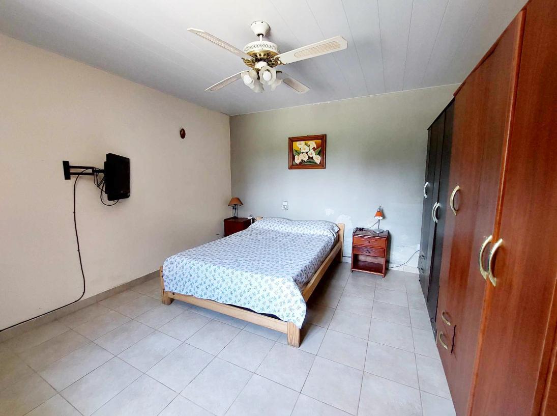 Casa 3 Ambientes con Parque, Santa Elena 4