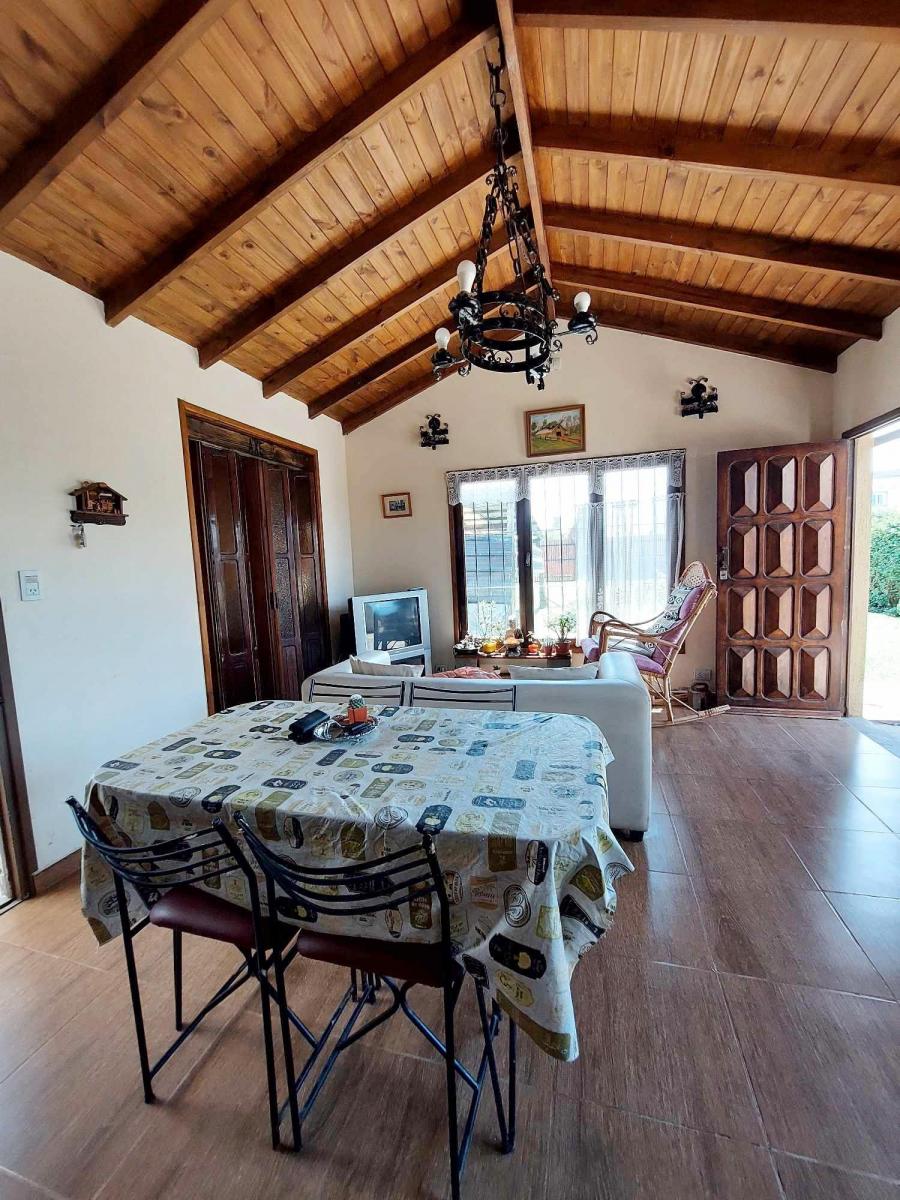 Casa 3 Ambientes con Parque, Santa Elena 3