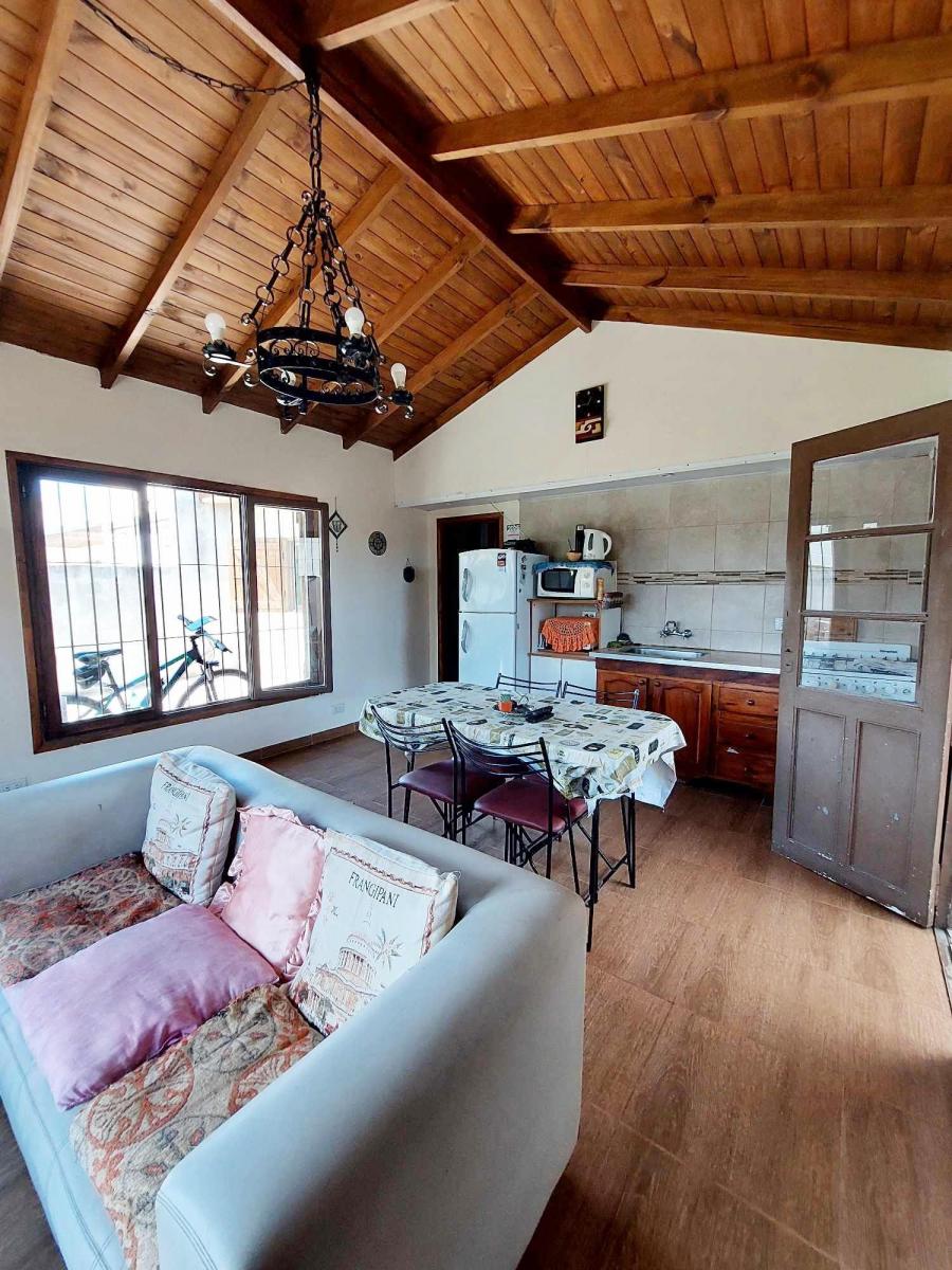 Casa 3 Ambientes con Parque, Santa Elena 2