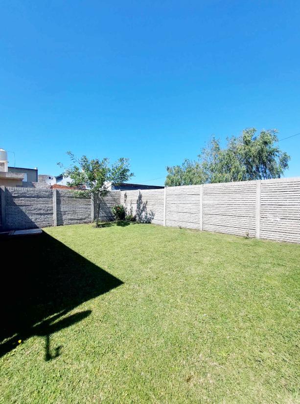Venta Casa 2 Amb. con Parque, Santa Elena 2