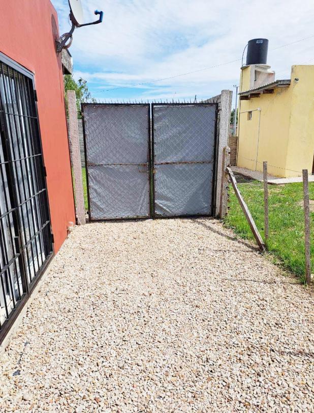 Venta Casa 2 Amb. con Parque, Santa Elena 3