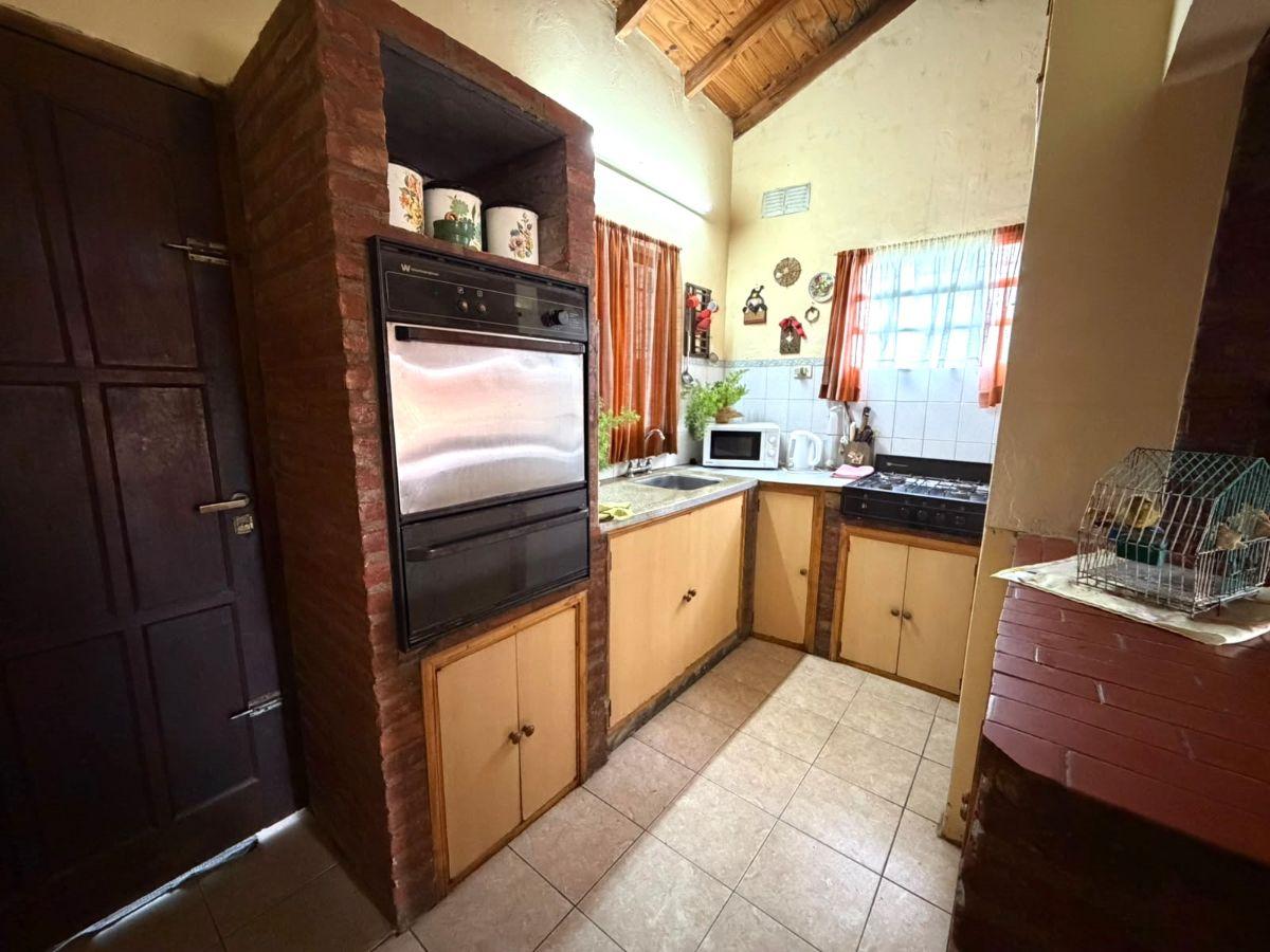 Foto de VENTA - CHALET 4 AMB. + 2 DEPTOS AL FONDO, SANTA CLARA DEL MAR, imagen 3