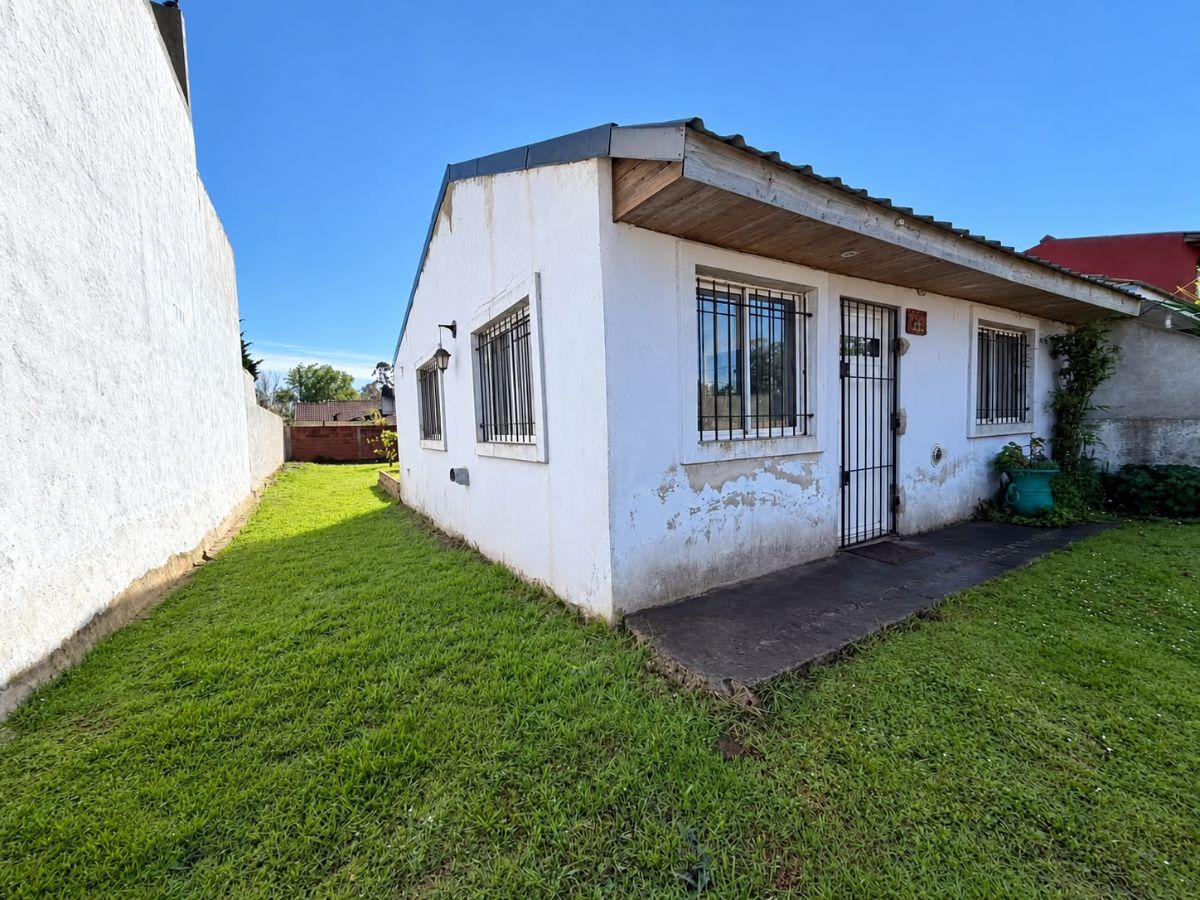Foto de VENTA: CHALET 2 AMBIENTES SOBRE RIO DE JANEIRO, imagen 1