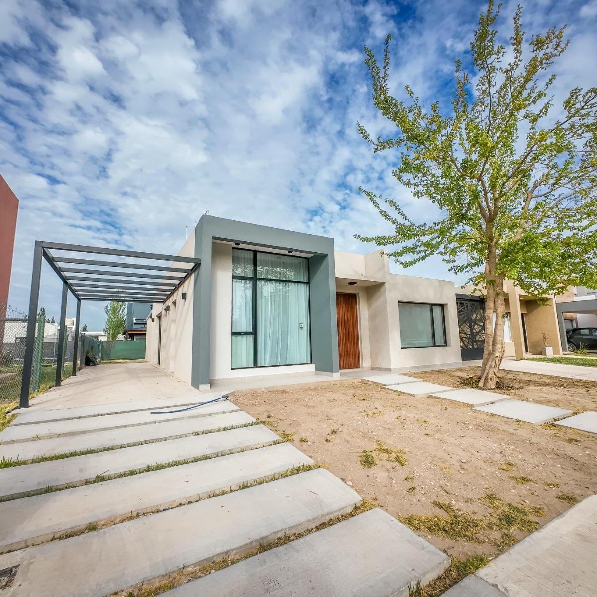 Venta Casa en Barrio Privado Finca Costa Serena 5
