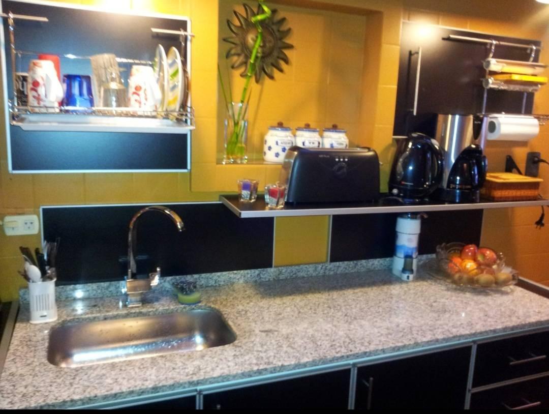 VENTA CASA 4 AMBIENTES EN PARQUE CHACABUCO- RECICLADA - SIN