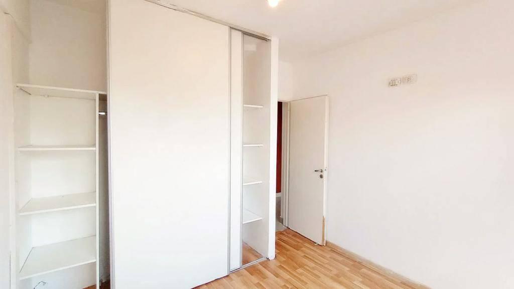 Foto de VENTA DEPARTAMENTO 2 AMBIENTES LANÚS - CON COCHERA - ACEPTA, imagen 2