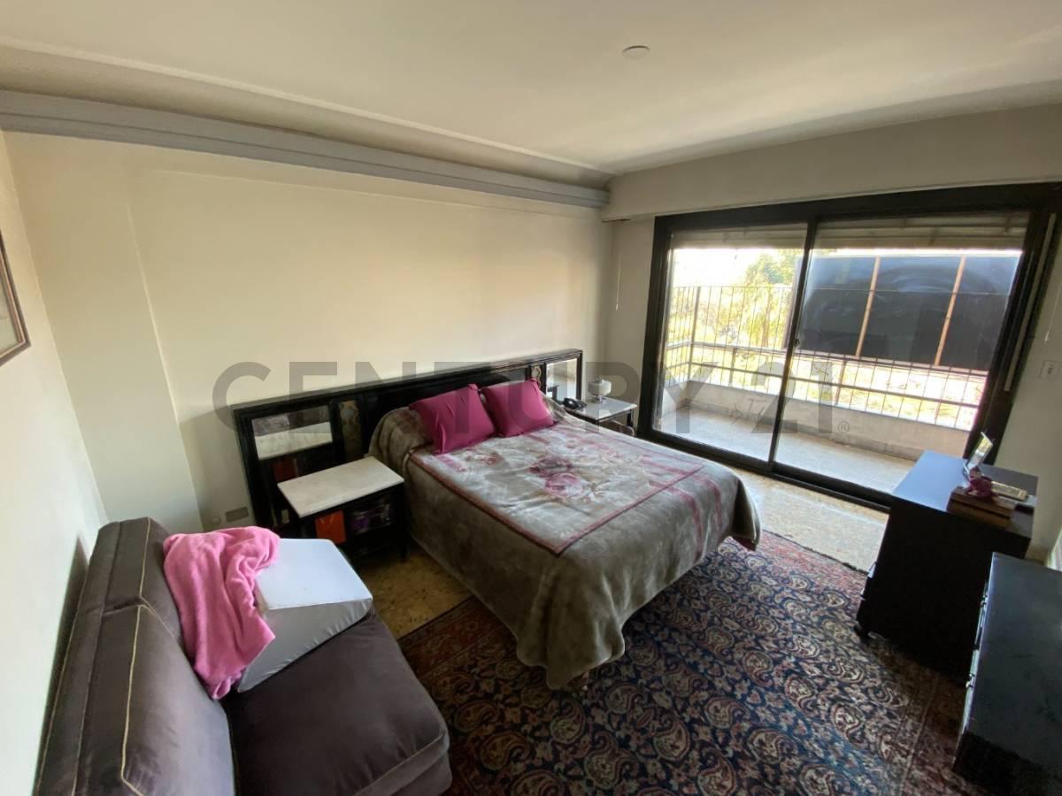 Venta Departamento 5 Amb C/dependencia en Barracas Frente a Plaza - Cochera 3
