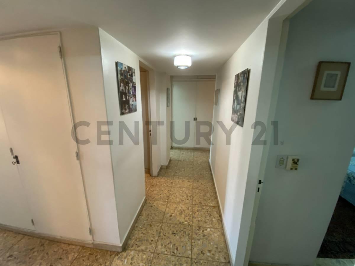 Venta Departamento 5 Amb C/dependencia en Barracas Frente a Plaza - Cochera 2