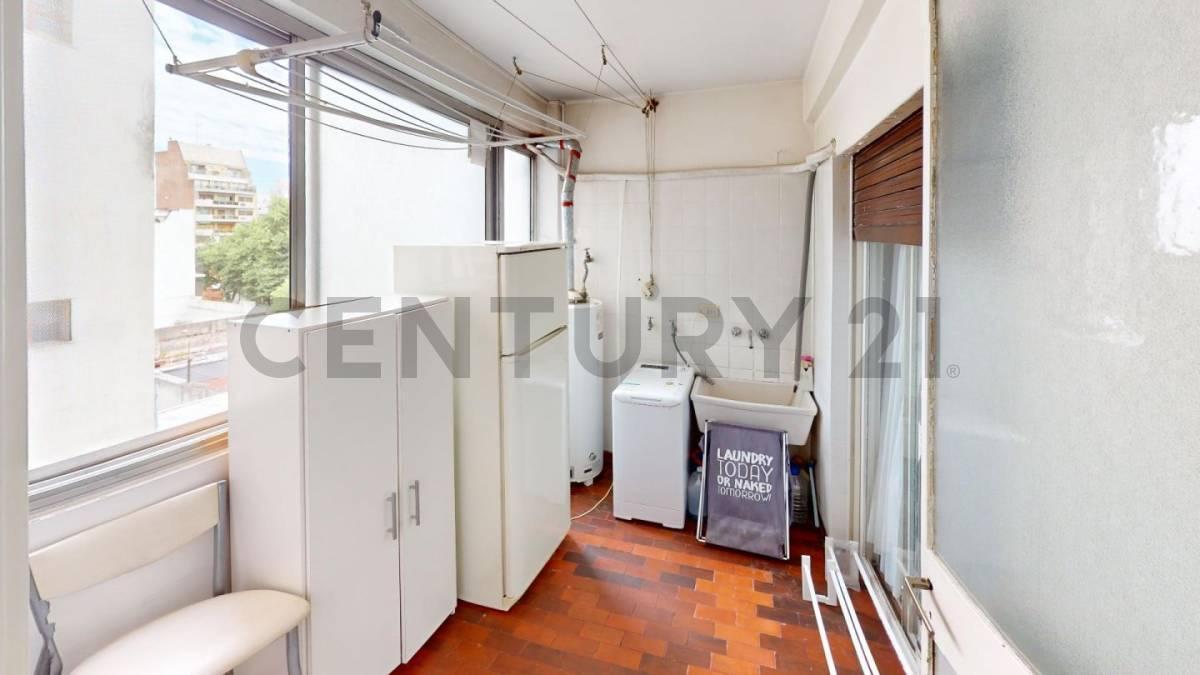 Departamento en Venta 4 Ambientes con Dependencia en Flores 3