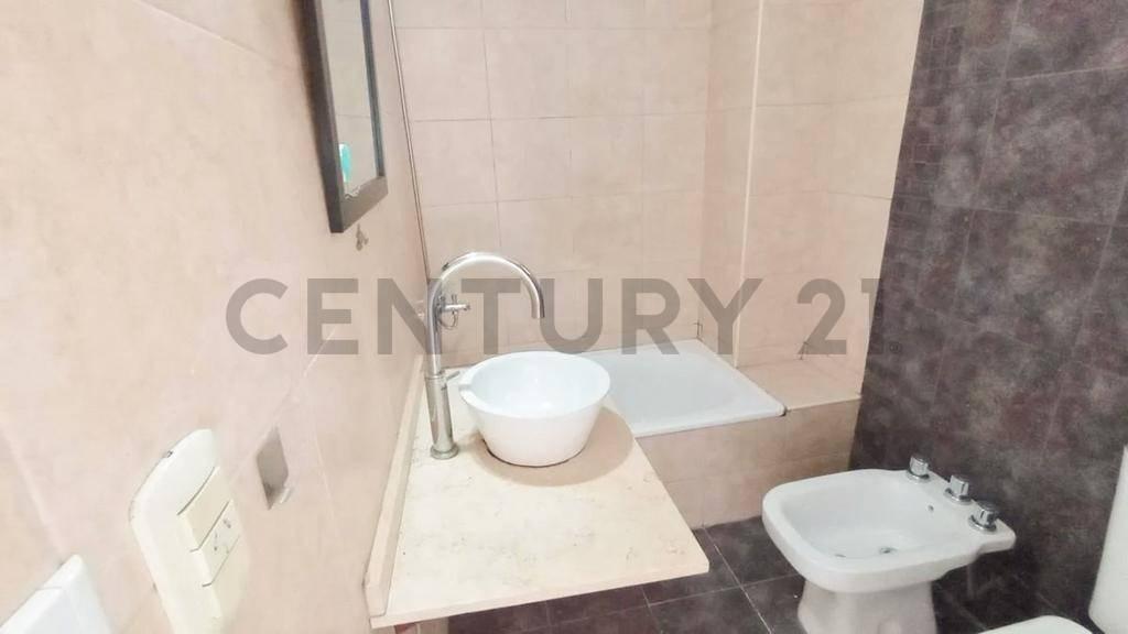 Foto de VENTA DEPARTAMENTO 2 AMBIENTES LANÚS - CON COCHERA - ACEPTA, imagen 2
