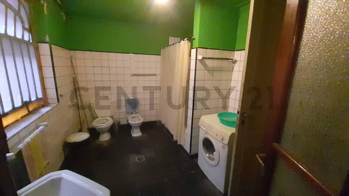 Venta PH Seis o Mas Ambientes en Almagro - a Reciclar 4
